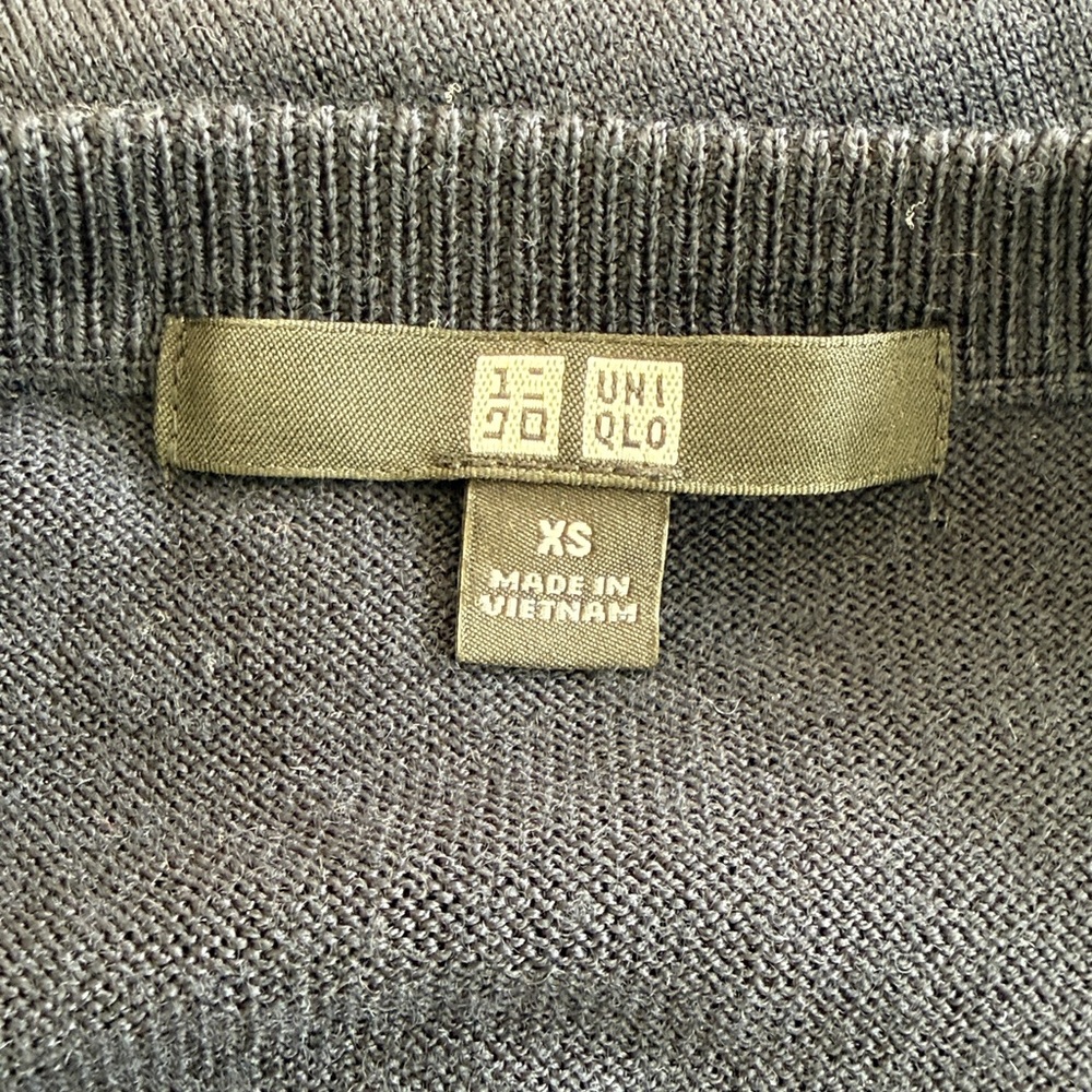 Uniqlo Merino Wool cardigan in Navy size XS - Picture 6 of 7